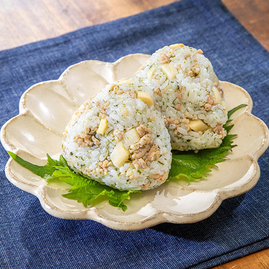 たけのこと青のりの塩そぼろのおにぎり