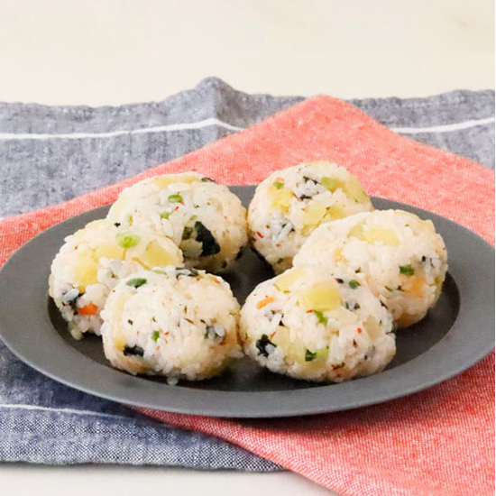 韓国風おにぎり「チュモッパ」