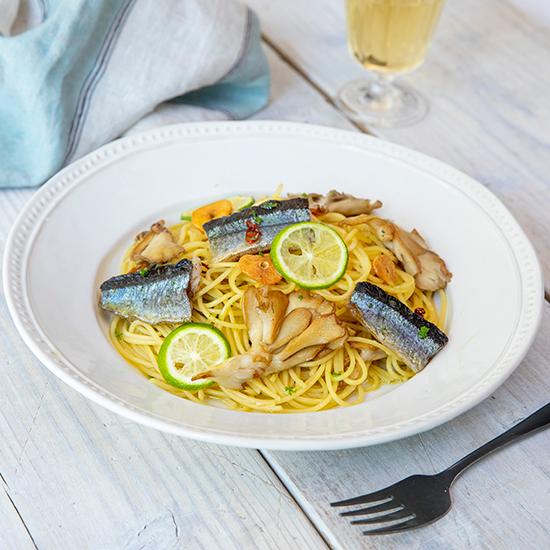 秋刀魚と舞茸のアヒージョパスタ