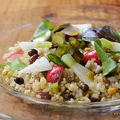 雑穀と野菜の玄米サラダ